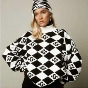 SS Pattern Black and White Diamond Turtleneck Sweater